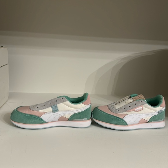 NEW | KIDS | SIZE 3Y | PUMA X ANIMAL CROSSING RIDER NEW HORIZONS - Picture 3 of 5